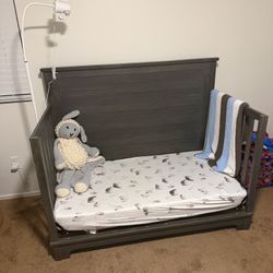 Crib/ Dresser Set 