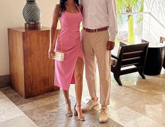 Selfie Leslie wedding guest dress