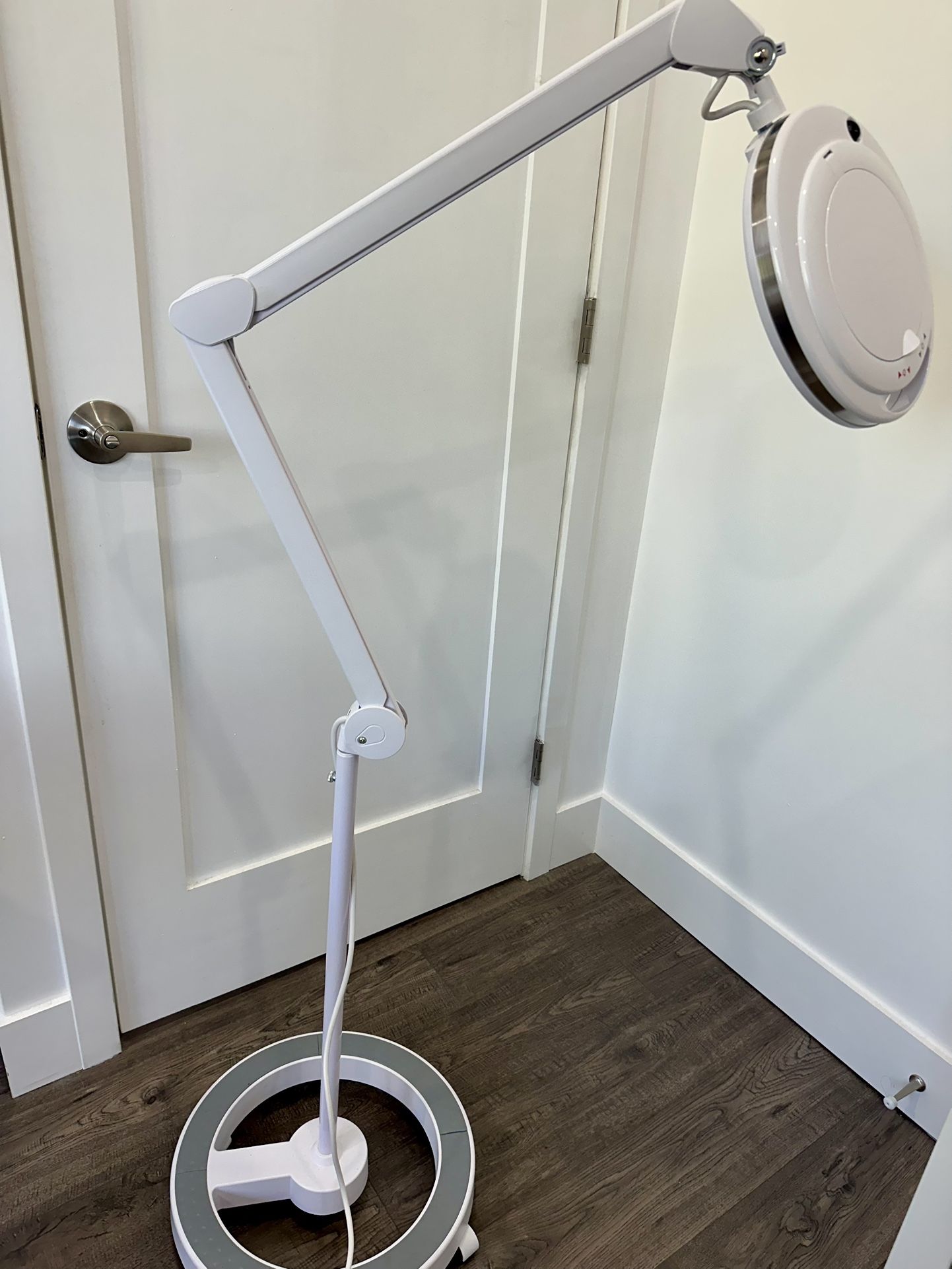 Magnifying Lamp light