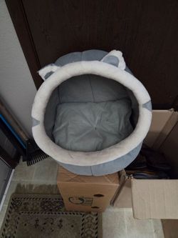 Gray Cat-Shaped Pet Cave Bed
