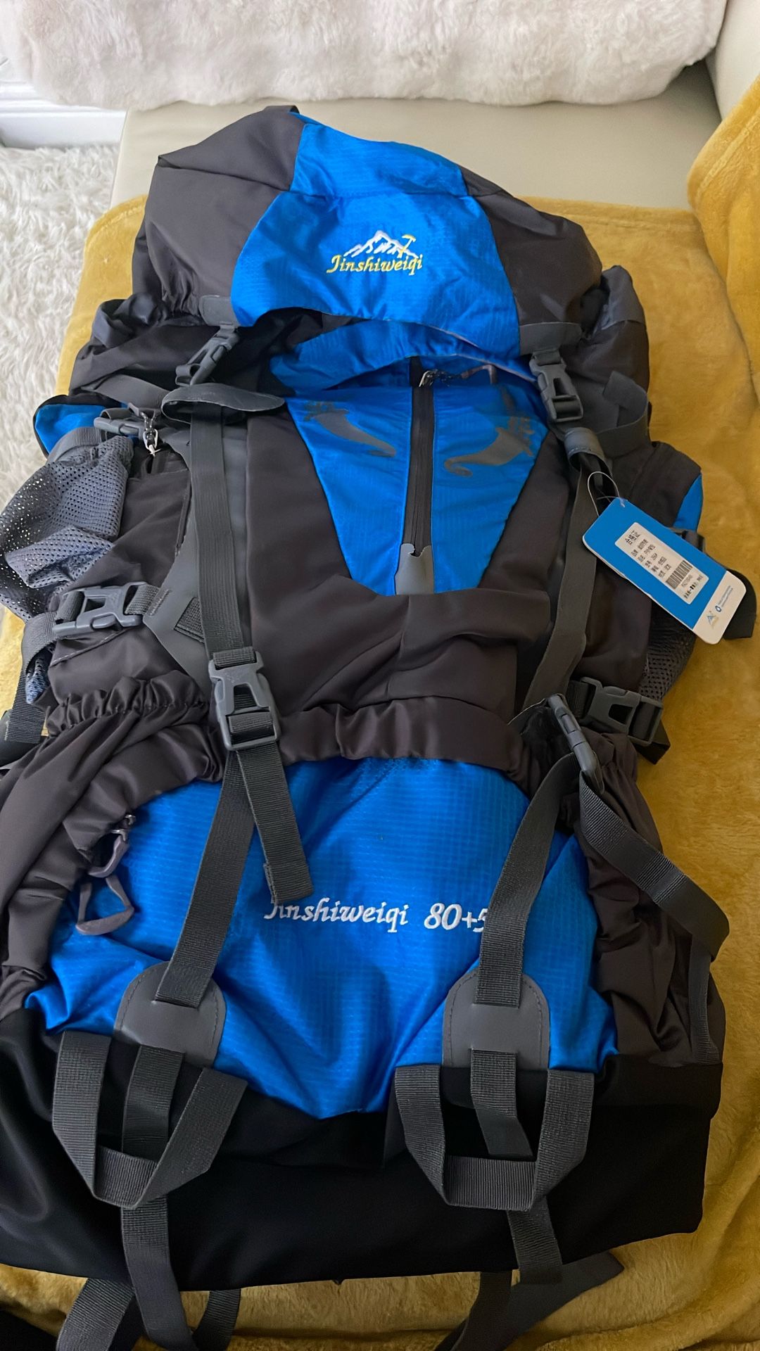 La imagen muestra una mochila de montañismo de la marca Jinshiweiqi,