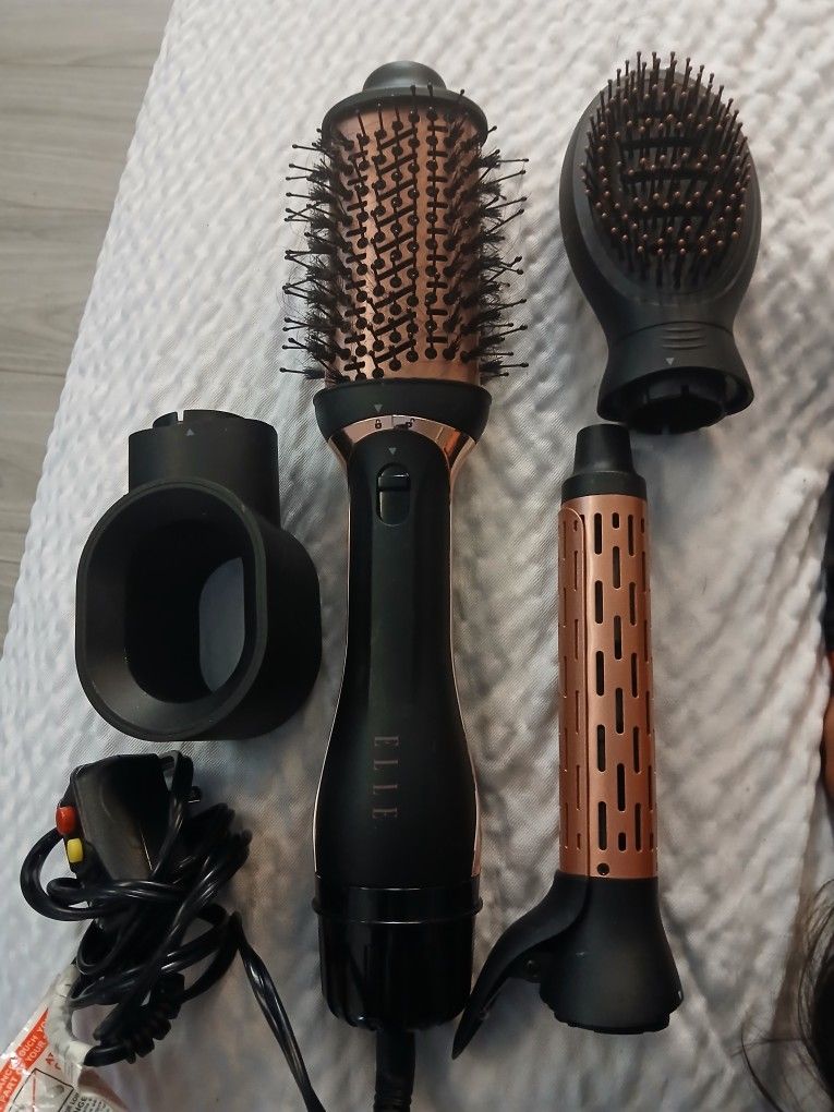 Elle Blowdryer Brush