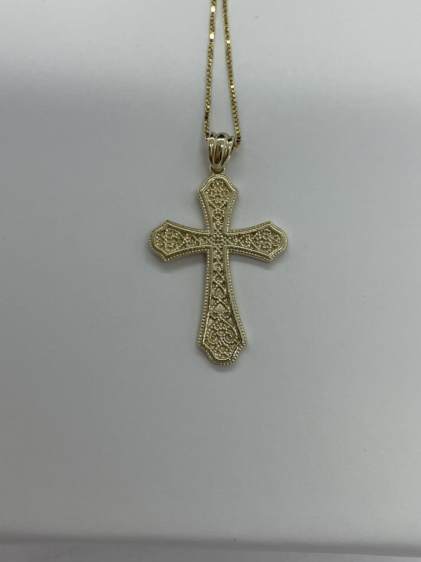 14k Gold Cross Pendant with Box Chain.New