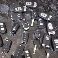 Kia key fob Toyota key fob Hyundai key fob Mini Cooper key fob Nissan key fob Bentley key fob Ford key fob Chevrolet key fob Bmw key fob 