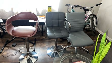 Set of 3 Modern Swivel Chairs