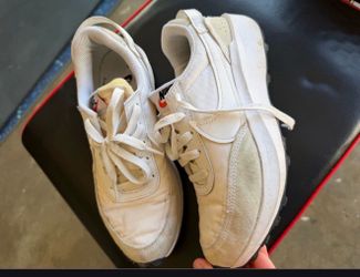 Women’s Nikes size 7