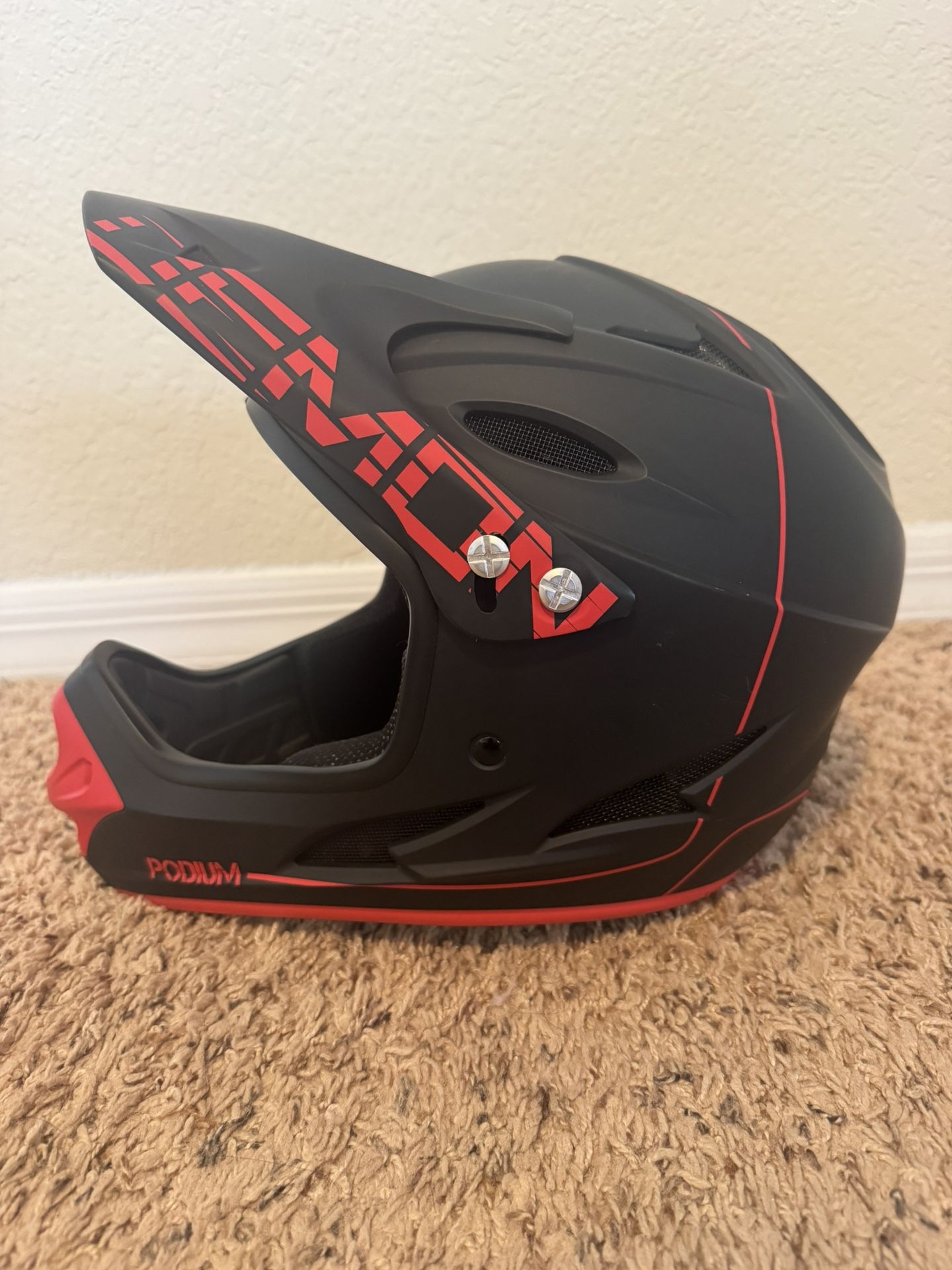 Demon Podium Full-Face Helmet – Red/Black – Very Good Condition Size: Medium