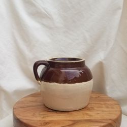 Dual Tone Pot With Handle