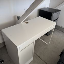 IKEA MICKE desk