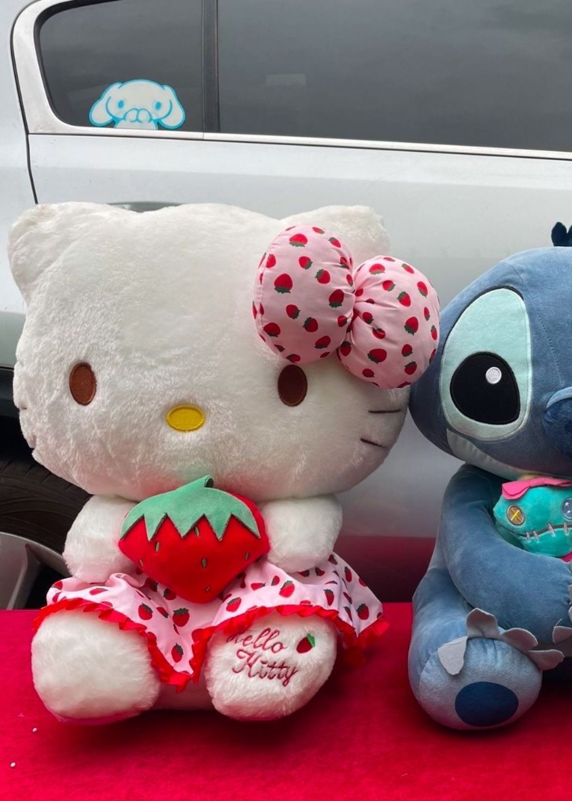 Hello Kitty Plush (big)