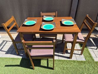 Dining room table and 4 chairs