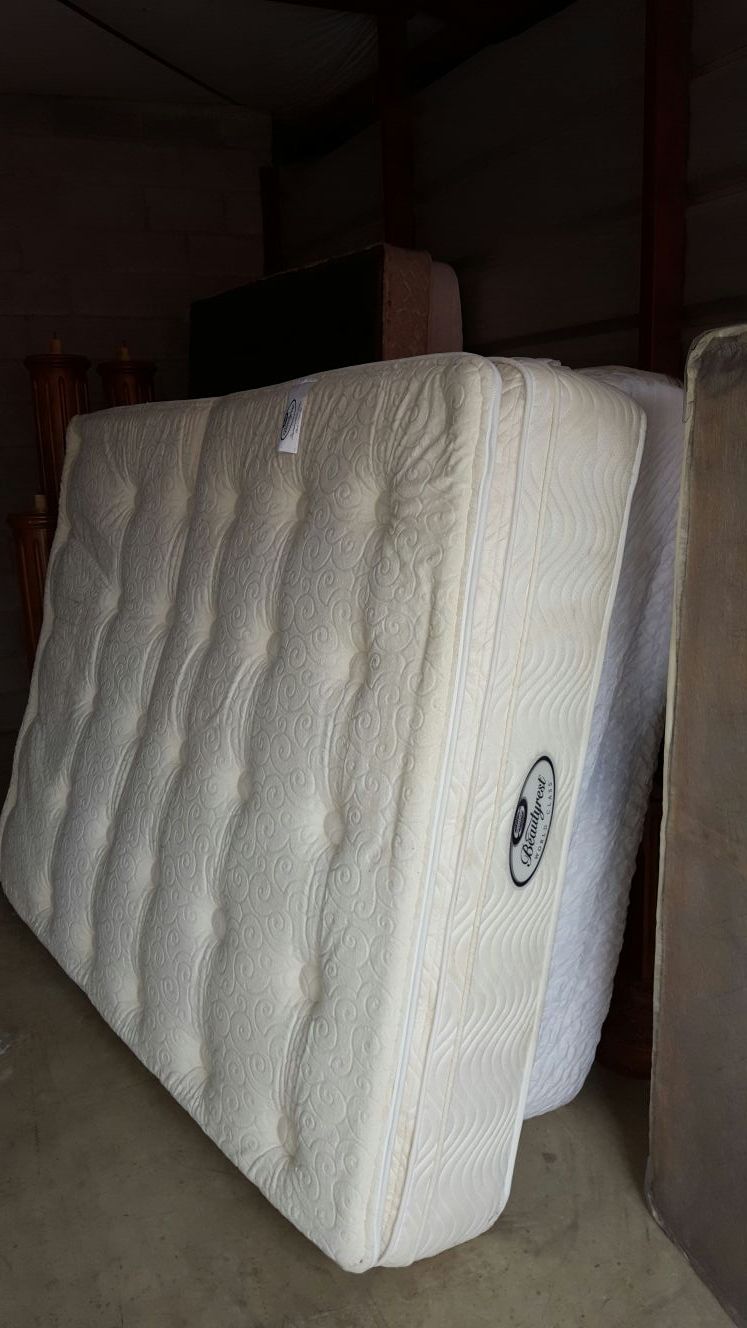 King Pillow Top Mattress and Boxsprings