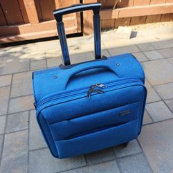 Small Hand Luggage Suitcase For Sale @Pleasanton