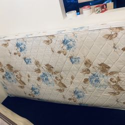 🎉🎉$125 each!!!-Thinner Twin mattresses. (USED NOT NEW) priced separately— Thinner twin mattresses -  I buy them and bringing them back to Yakima jus