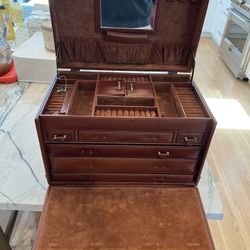 Jewelry box