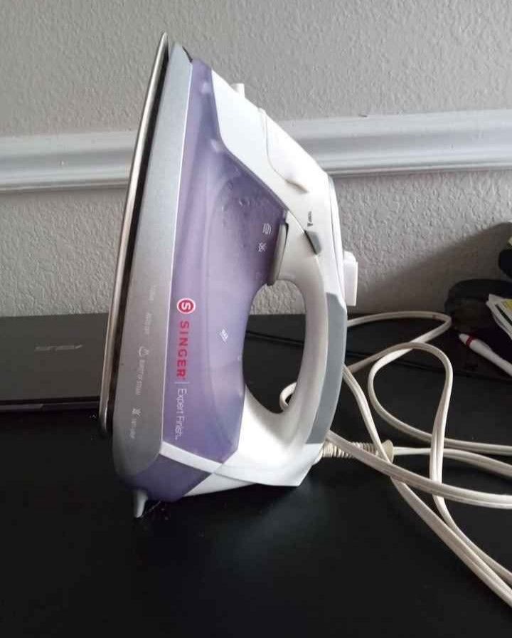 Singer Steam Iron