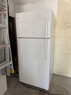 Frigidaire 30” Top Freezer White Refrigerator FFTR1821TW0