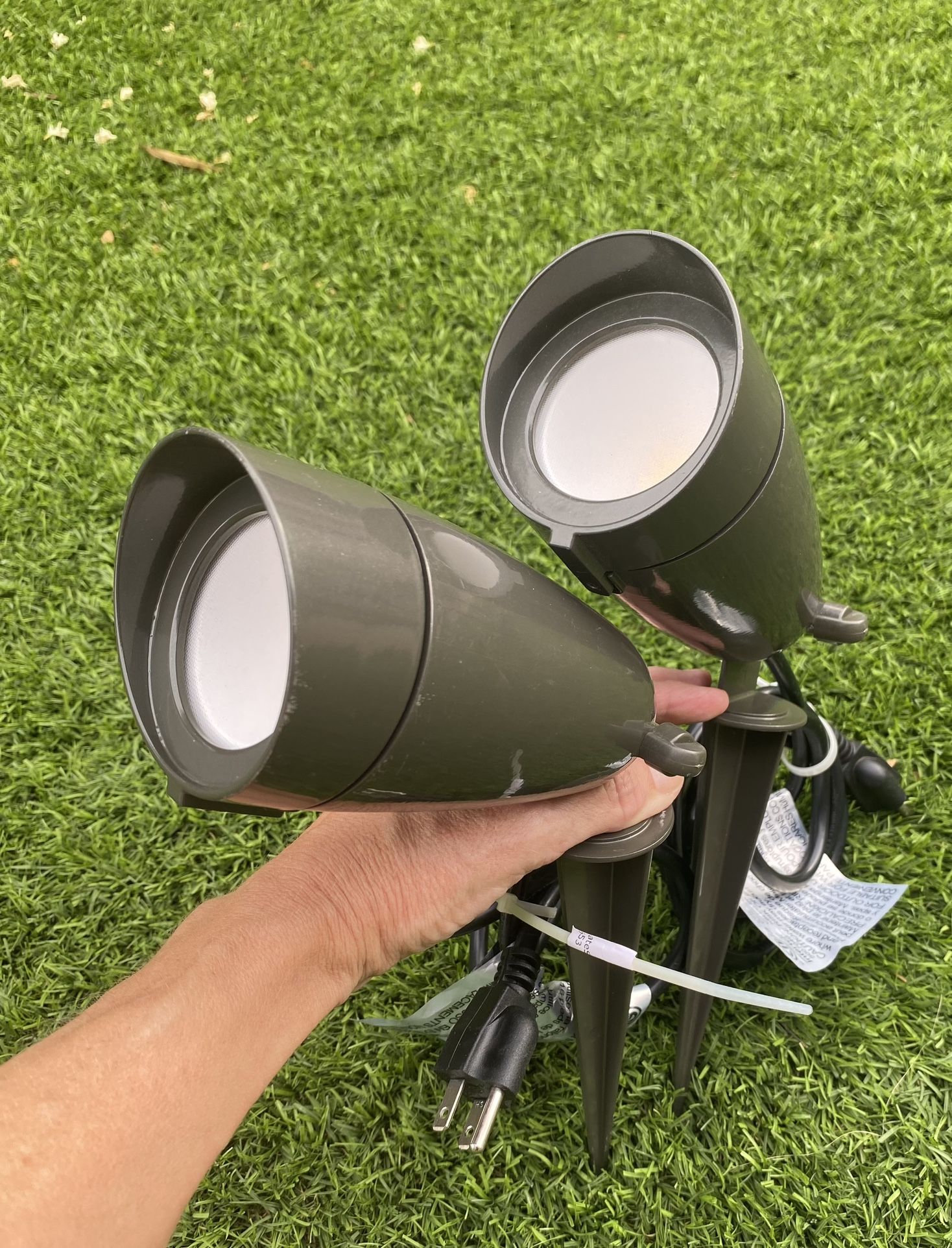 2 Metal Plug In Spot Lights for Sale in Phoenix, AZ OfferUp