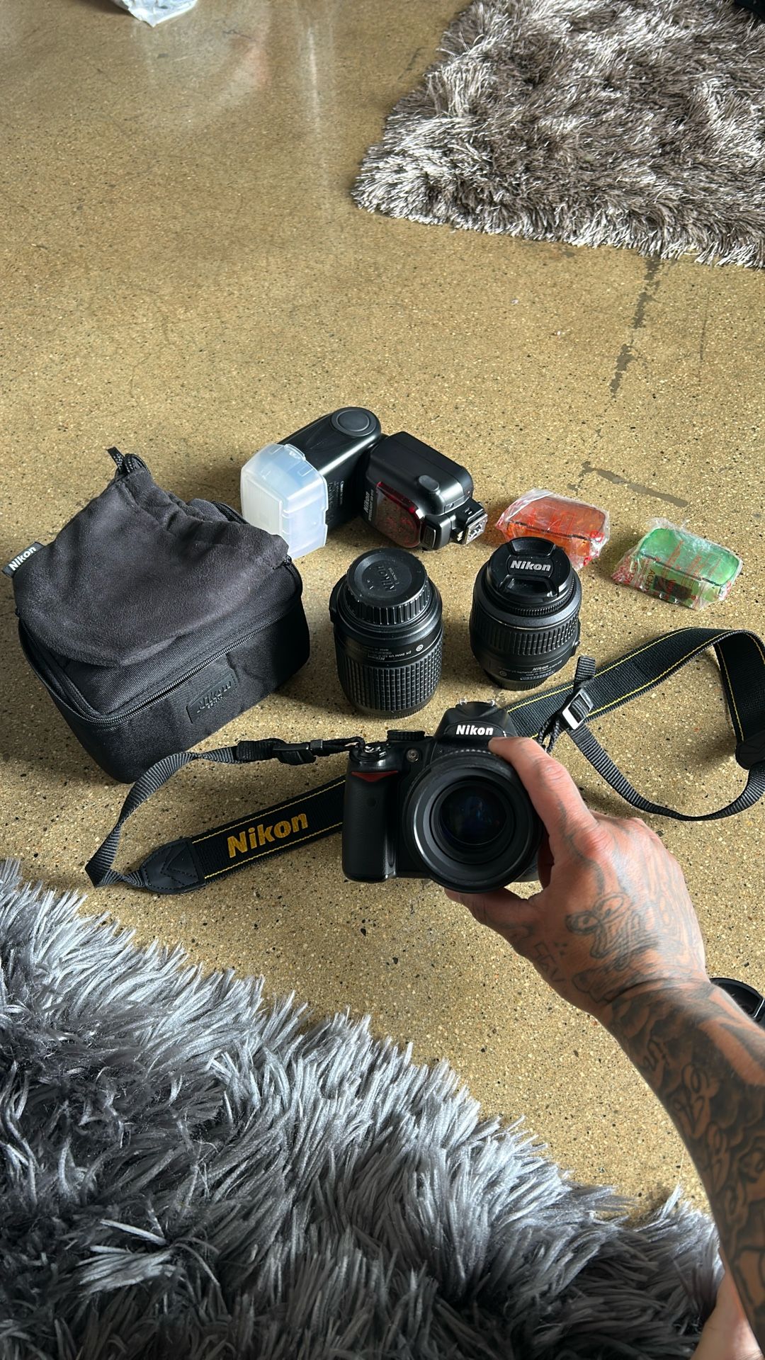 Great Condition Nikon Camera With Nikon Speedlight Sb-910