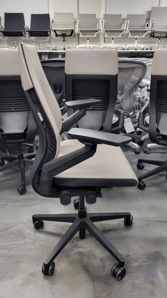 Rarely Used! Steelcase Gesture Chair