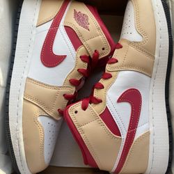 Air Jordan 1 Mid- Women’s Size 6/ Youth 4.5