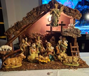 Italian musical NATIVITY SET 10pc  large one paid $449 selling for $150 new