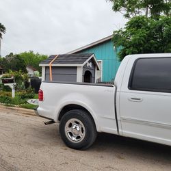 Brand New Dog House 🏠 ❤️ ✨️ 🐕 🐕 