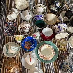 Tea Cups, Porcelain, Blown Glass, Pottery, Antique Paste Porcelain,  Large Mixed Lot