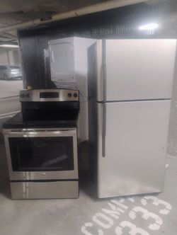 G E Refrigerator 30w 30d 66h And Range Electric