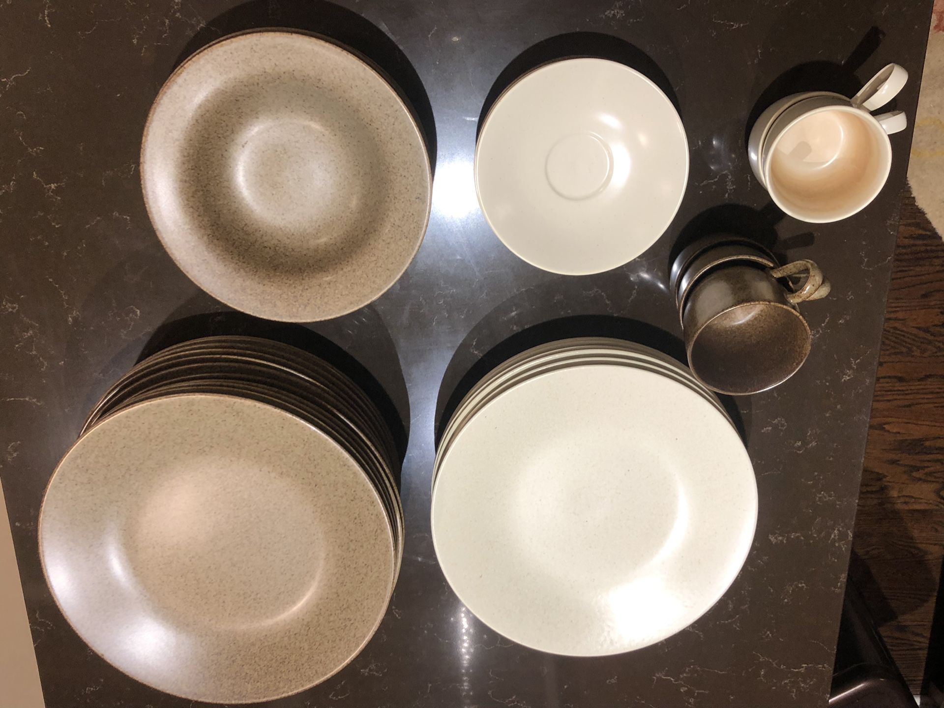 Dinnerware set! Plates Bowls Mugs
