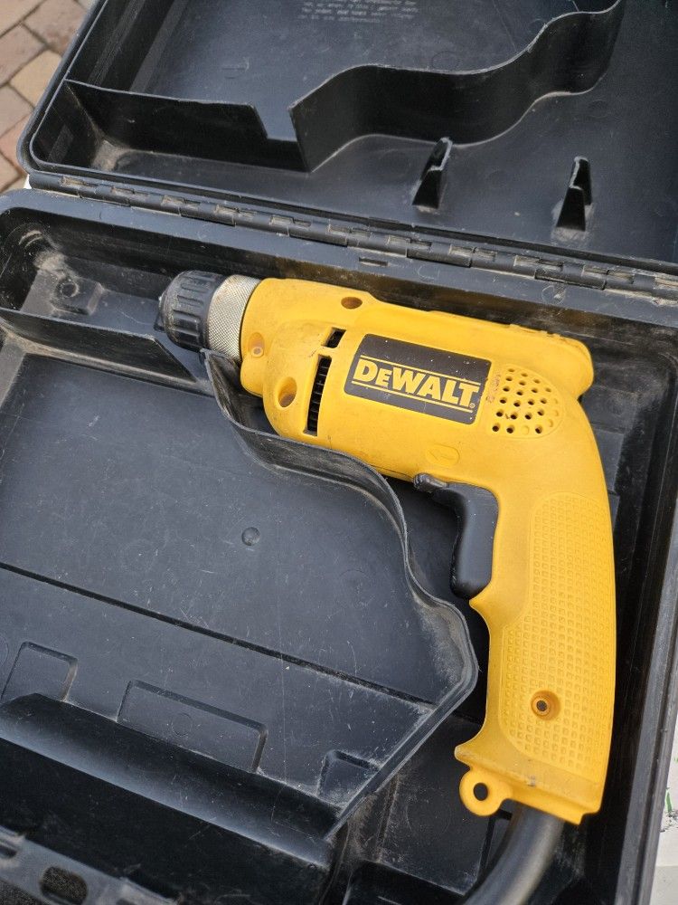 Dewalt 3/8" VSR Corded Drill with case