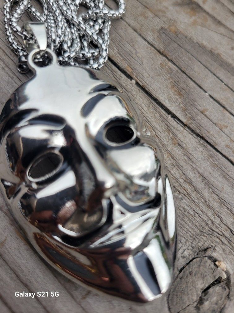 Anonymous pendant