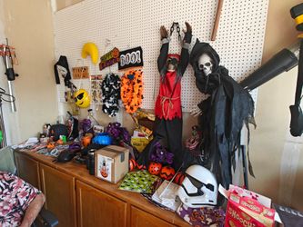 HUGE Halloween Costume & Decoration Sale – Adult/Kids Costumes, Star Wars, Dec