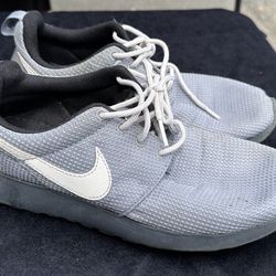 Nike Sneakers Size Women8.5 or 7Y