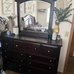 Dresser And Mirror 