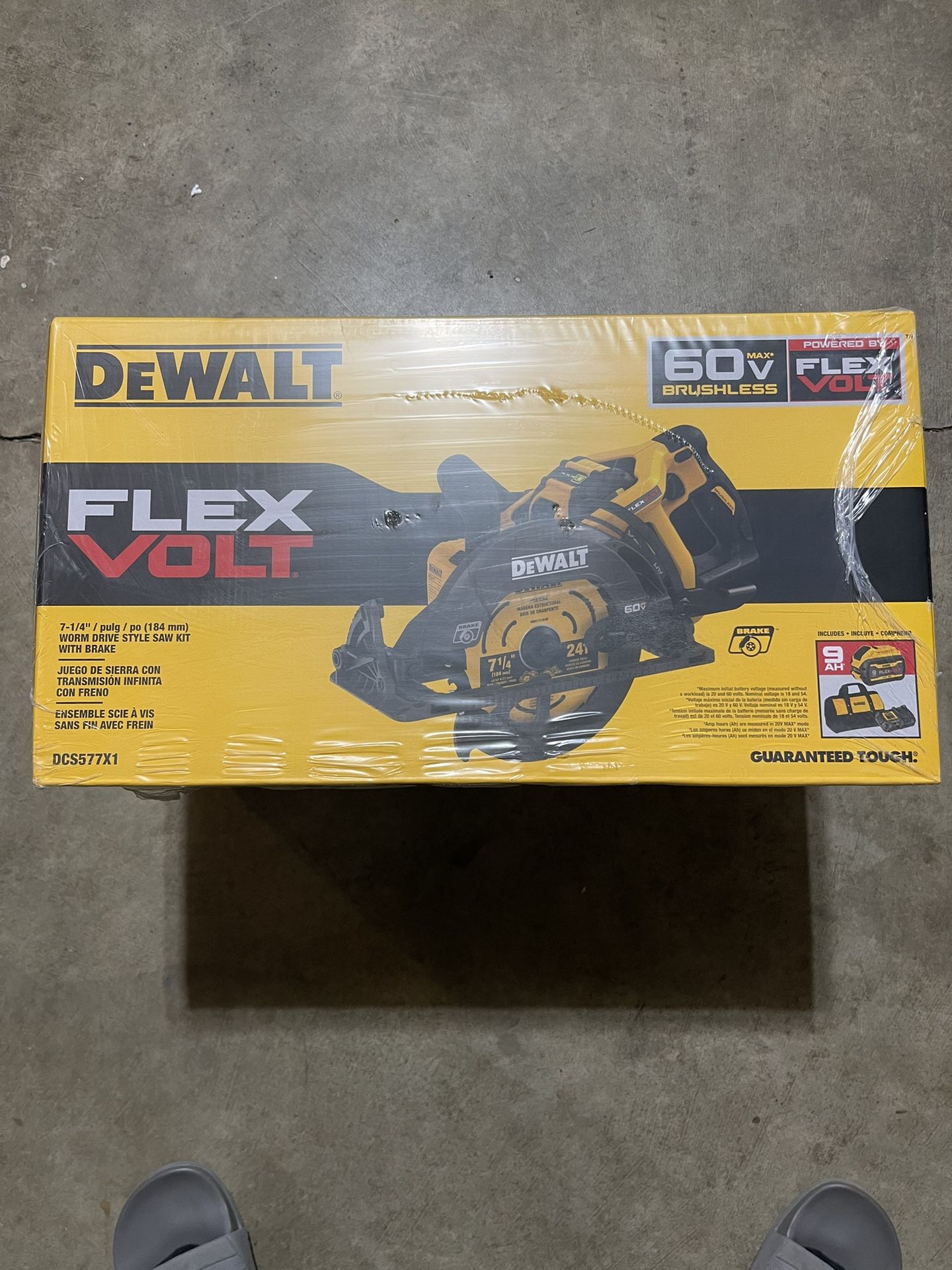 DEWALT Flexvolt 60v MAX 7-1/4 in cordless work drive style saw with 9.0AH battery kit
