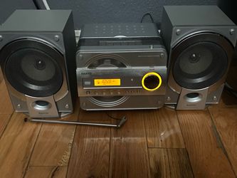 Sanyo radio with remote