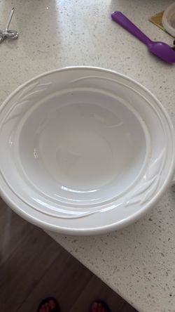 4 white bowls