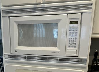 GE Sensor Microwave Oven. No Trim Kit. Works. May Be Placed On Counter. Northeast Richland County Cash Only