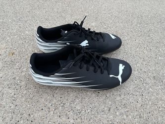 Soccer Cleats, mens Size 9