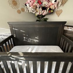 Simmons Convertable Baby Crib 