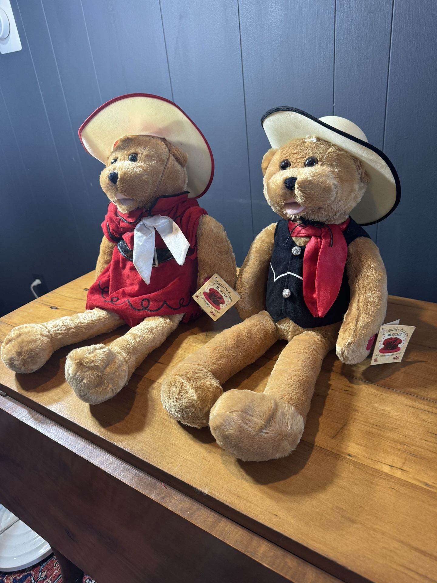Set of 2 Chantilly Lane “Hank & Kitty” Singing Bears - Untested