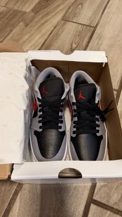 Nike Air Jordan 1 W7.5 - new in box