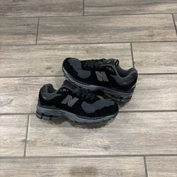 New Balance 2002r Black - Size 8 
