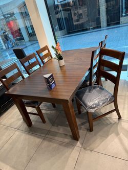 Wood Dining Table and Chair Set 🥳🥳🥳