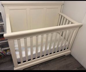 Hanley Convertible Crib (mattress and convertible toddler bed not included)