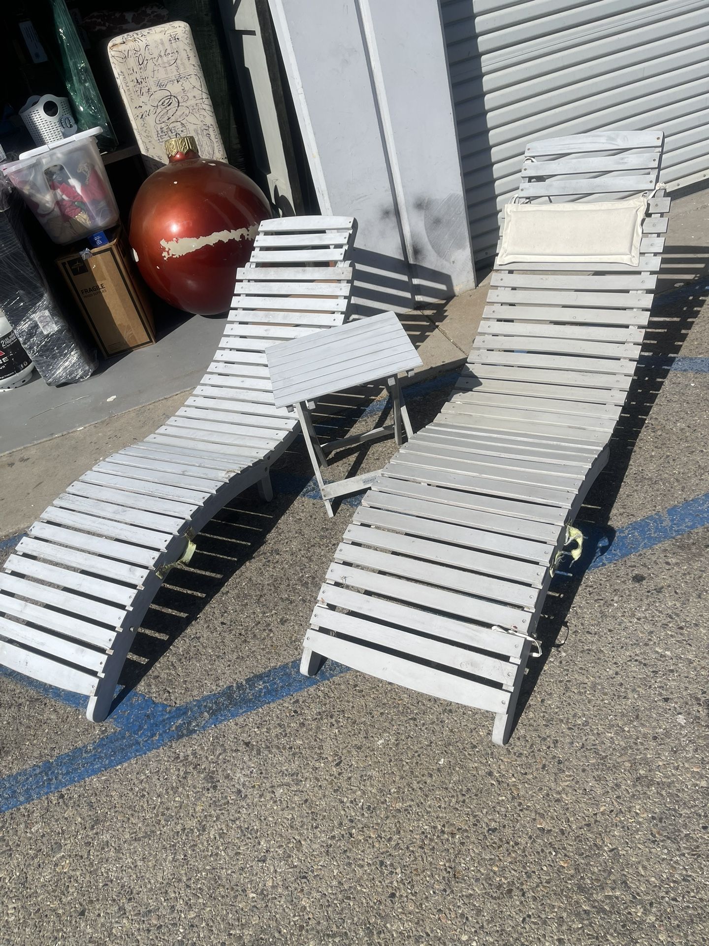Lounge Chairs And Table