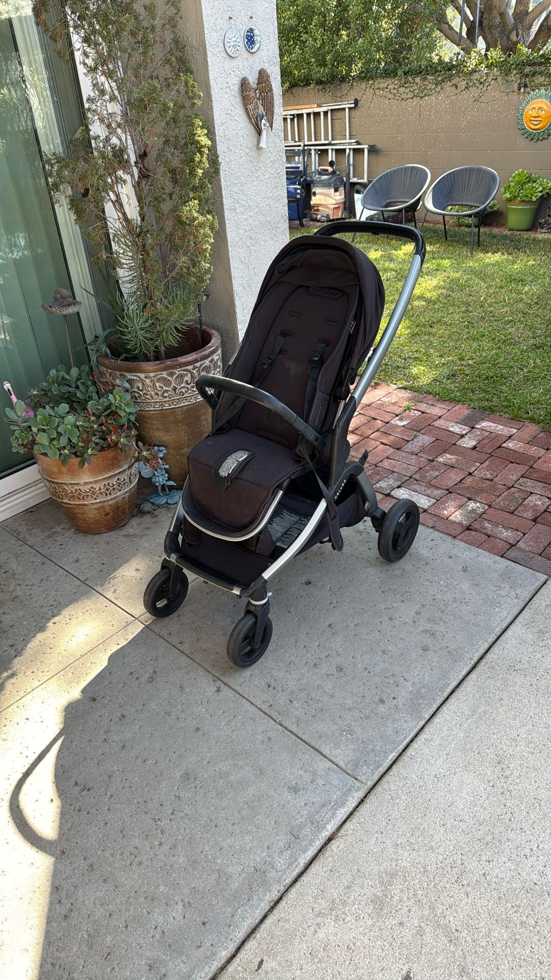 Colugo Strollers Good Condition. Black Color .