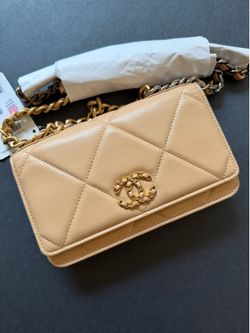 100% Authentic Bnwt Chanel 19 Lambskin WOC Quilted