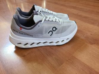 ~ON CLOUD SWISS ENGINEERING WOMEN RUNNING SHOES ~